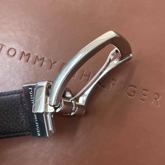 Tommy Hilfiger Easy Reversible Belt with Gift Box, Black / Brown 48” - Picture 6 of 16